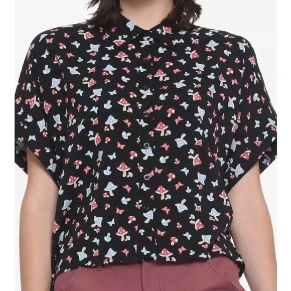 Hot Topic Mushroom Butterfly Juniors Woven Button-Up Boxy Crop Size S/M - Picture 1 of 9